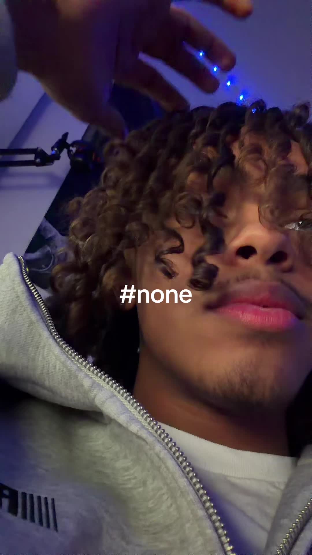 @D E E 💤