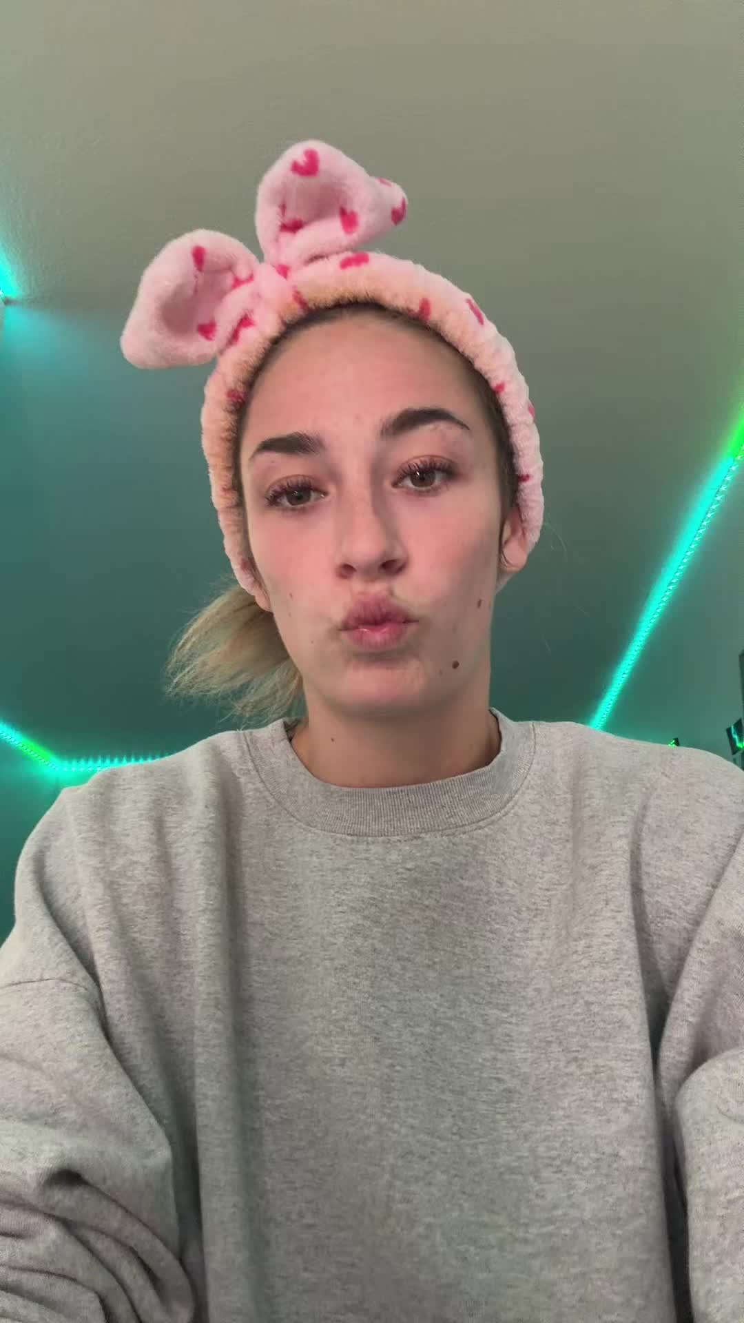 @sydnievanek