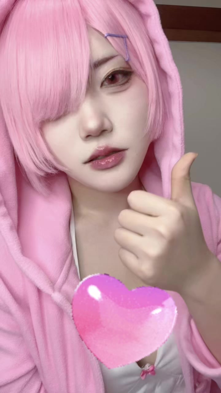 @獏モチ