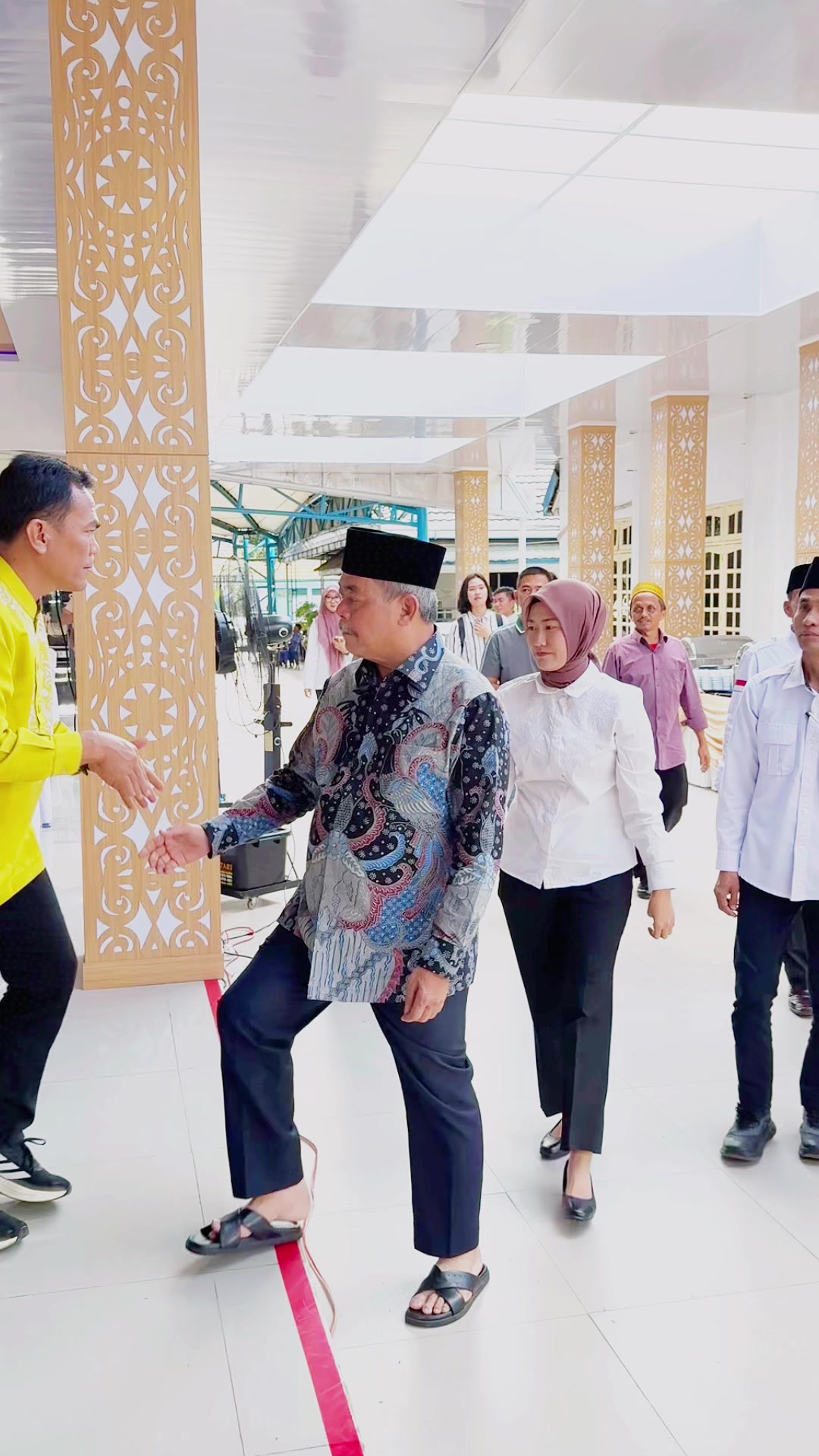 @LahatKiteID