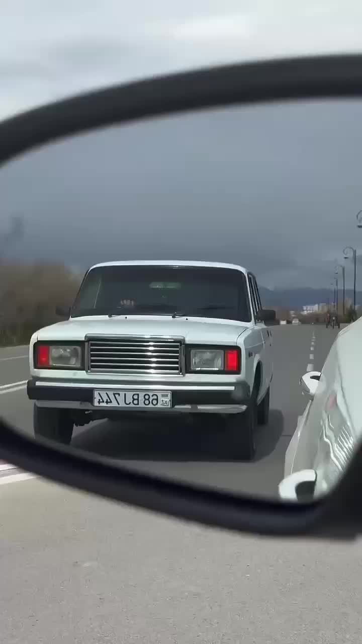@🦅