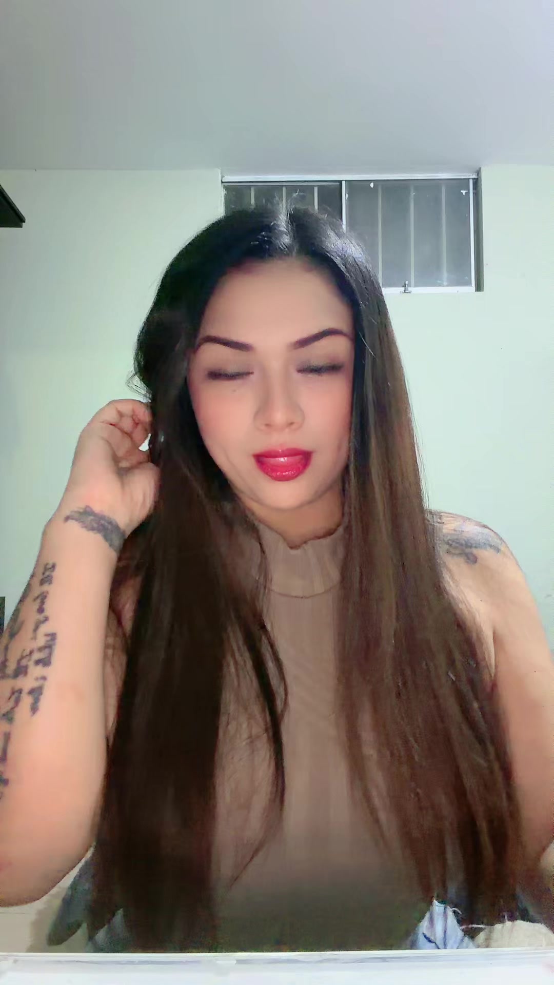 @alissonotarola