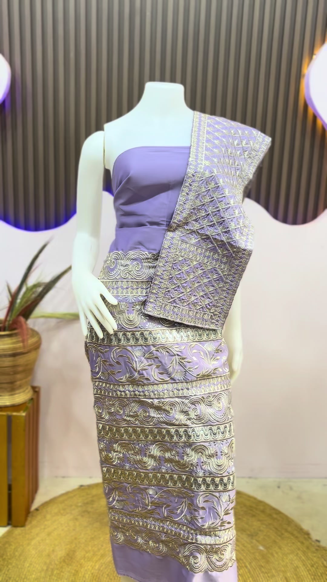 @Snow Thiri Silk & Fabric