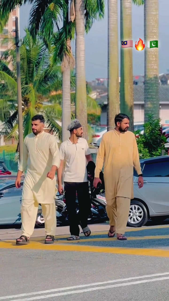 @WARIS JUTT 🇵🇰🇲🇾🇨🇦