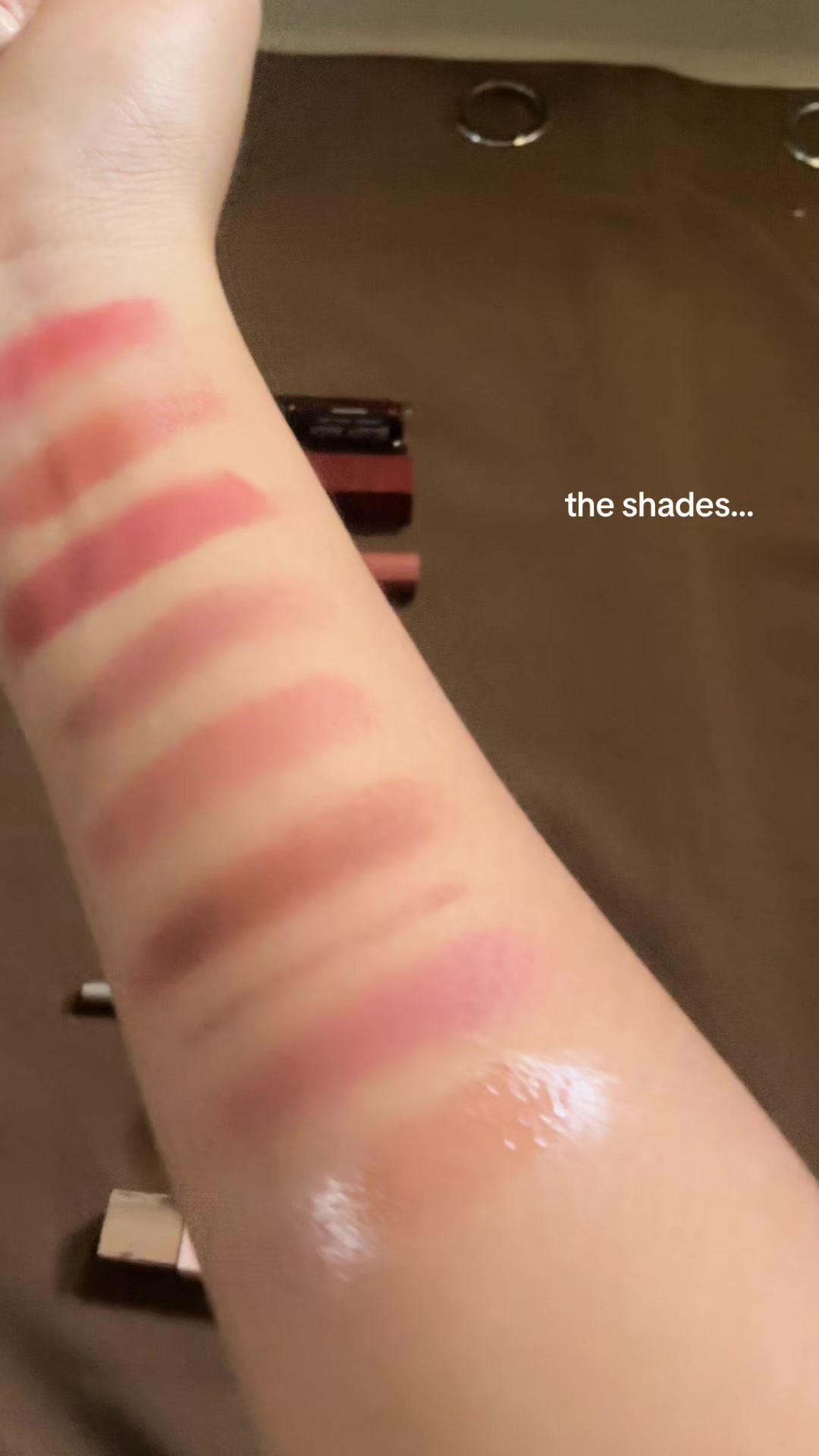 @shopahollic0