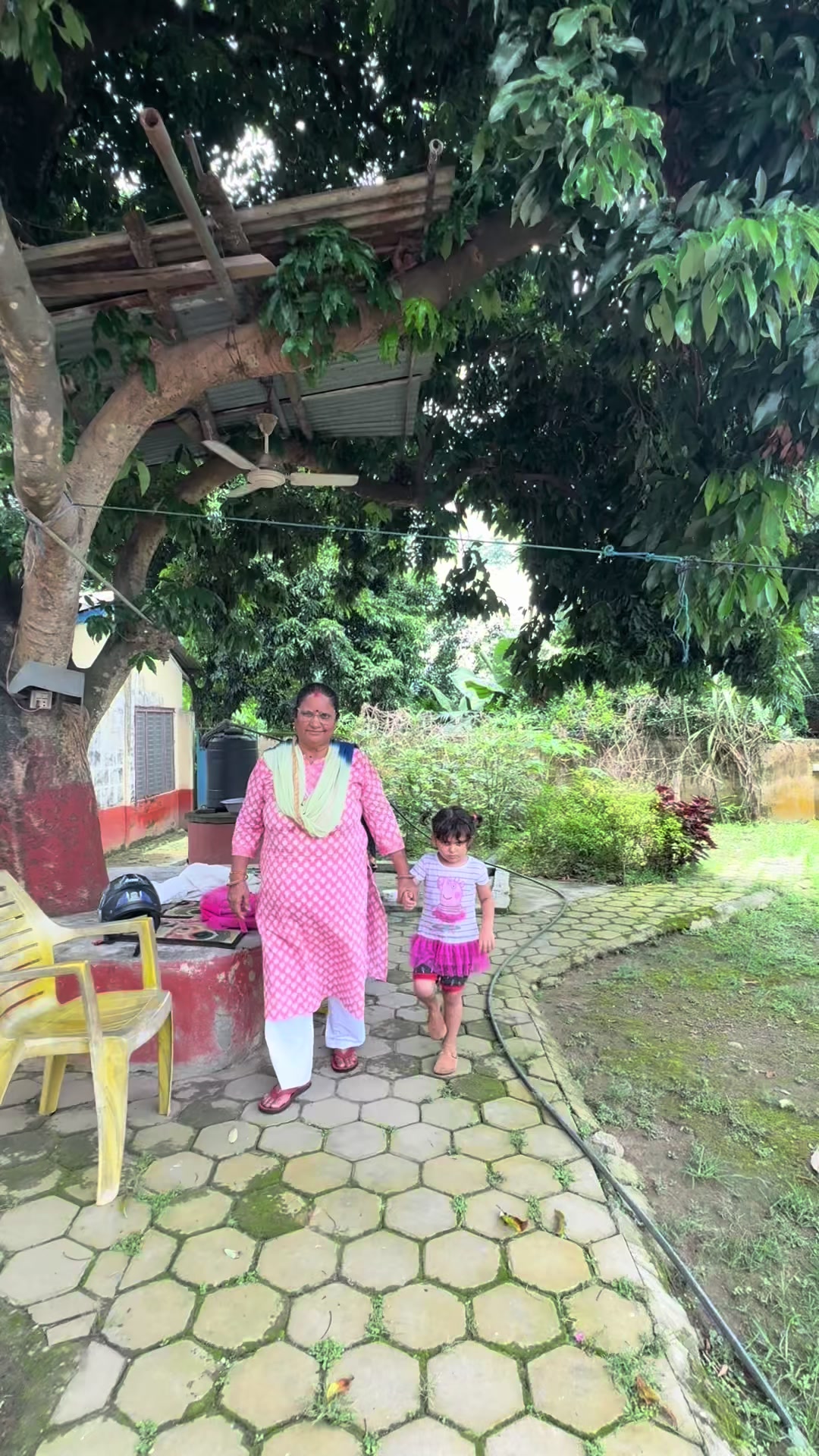 @राधा आचार्य