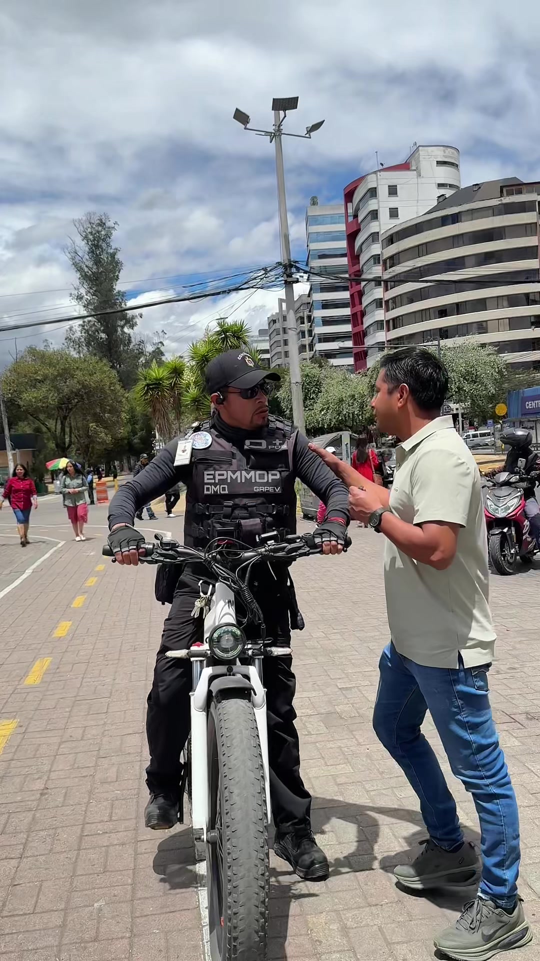 @Ecuador En 2 Ruedas