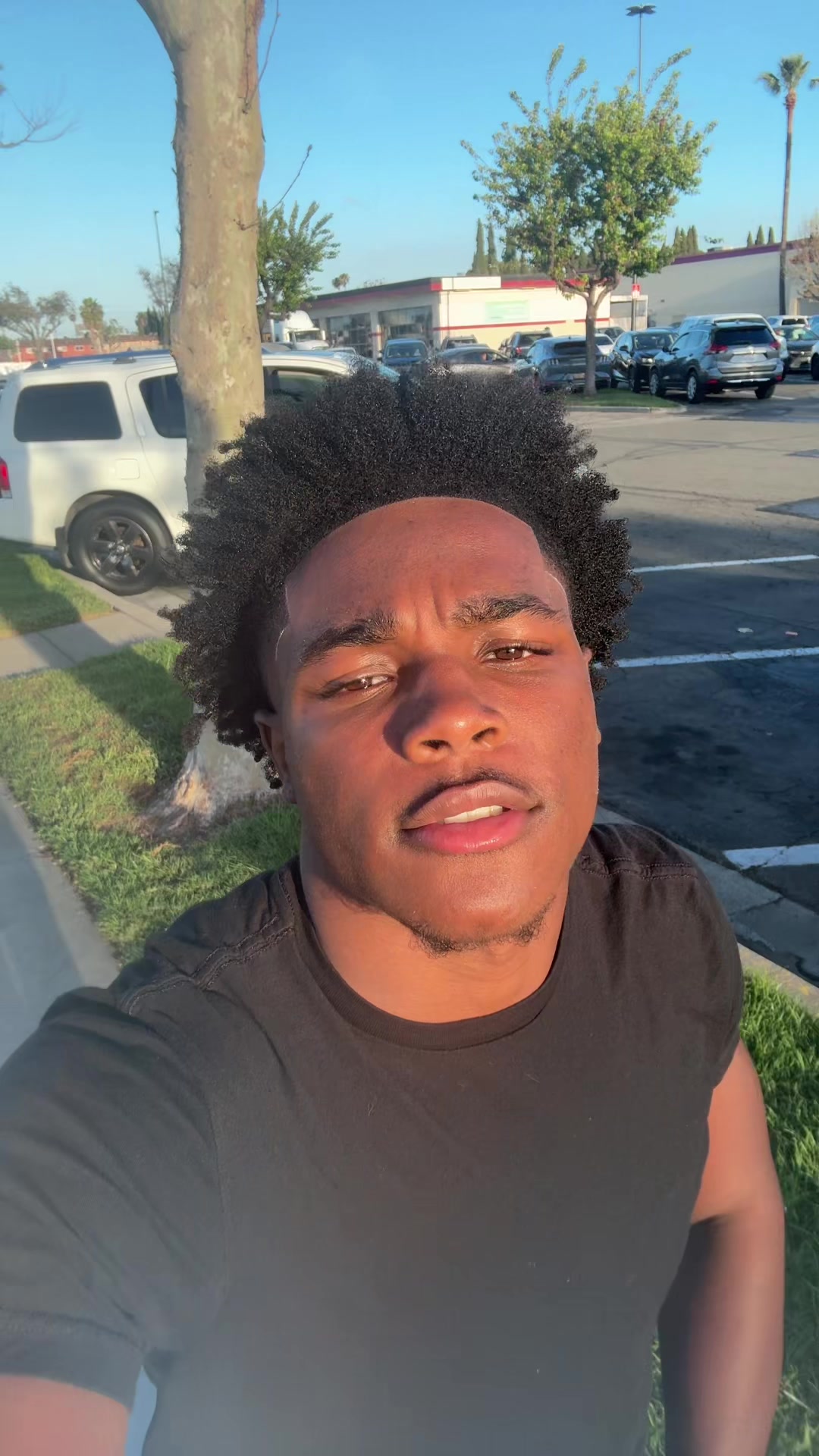 @🧎🏾♂️➡️