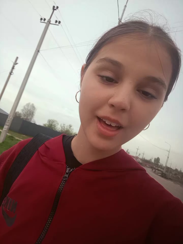 @)