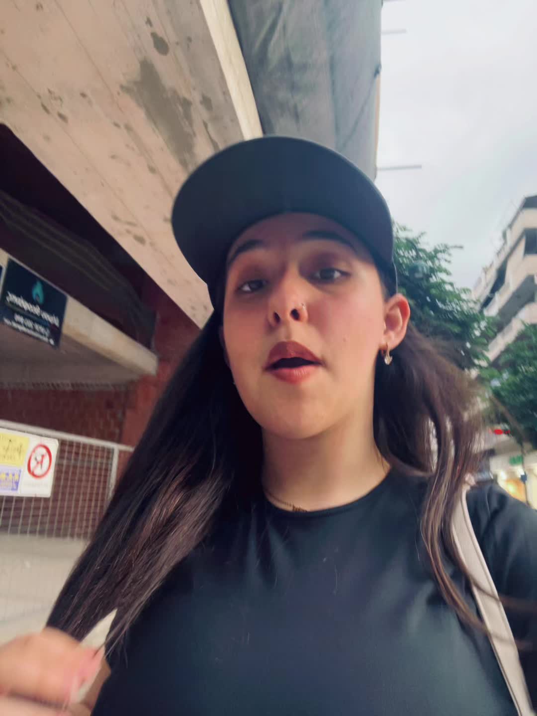@👩🏻🦱