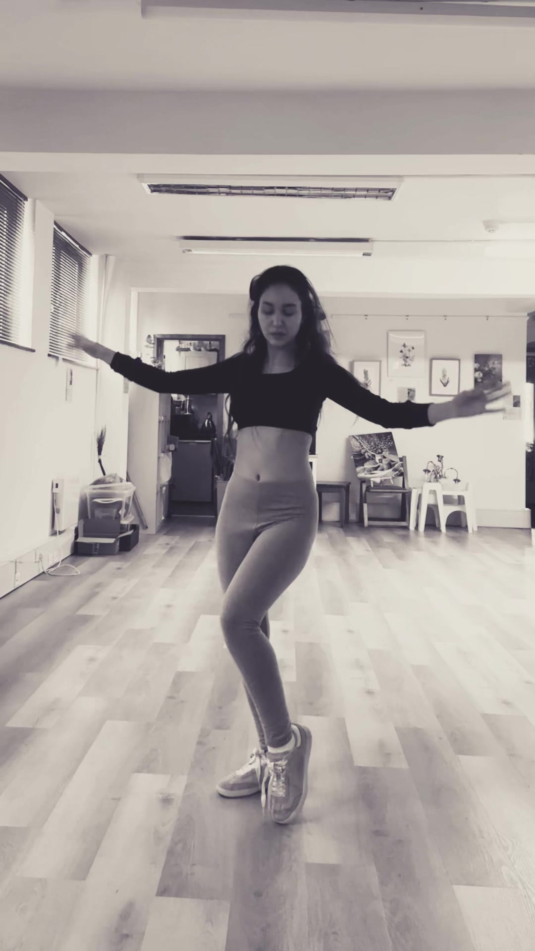 @lolabellydance
