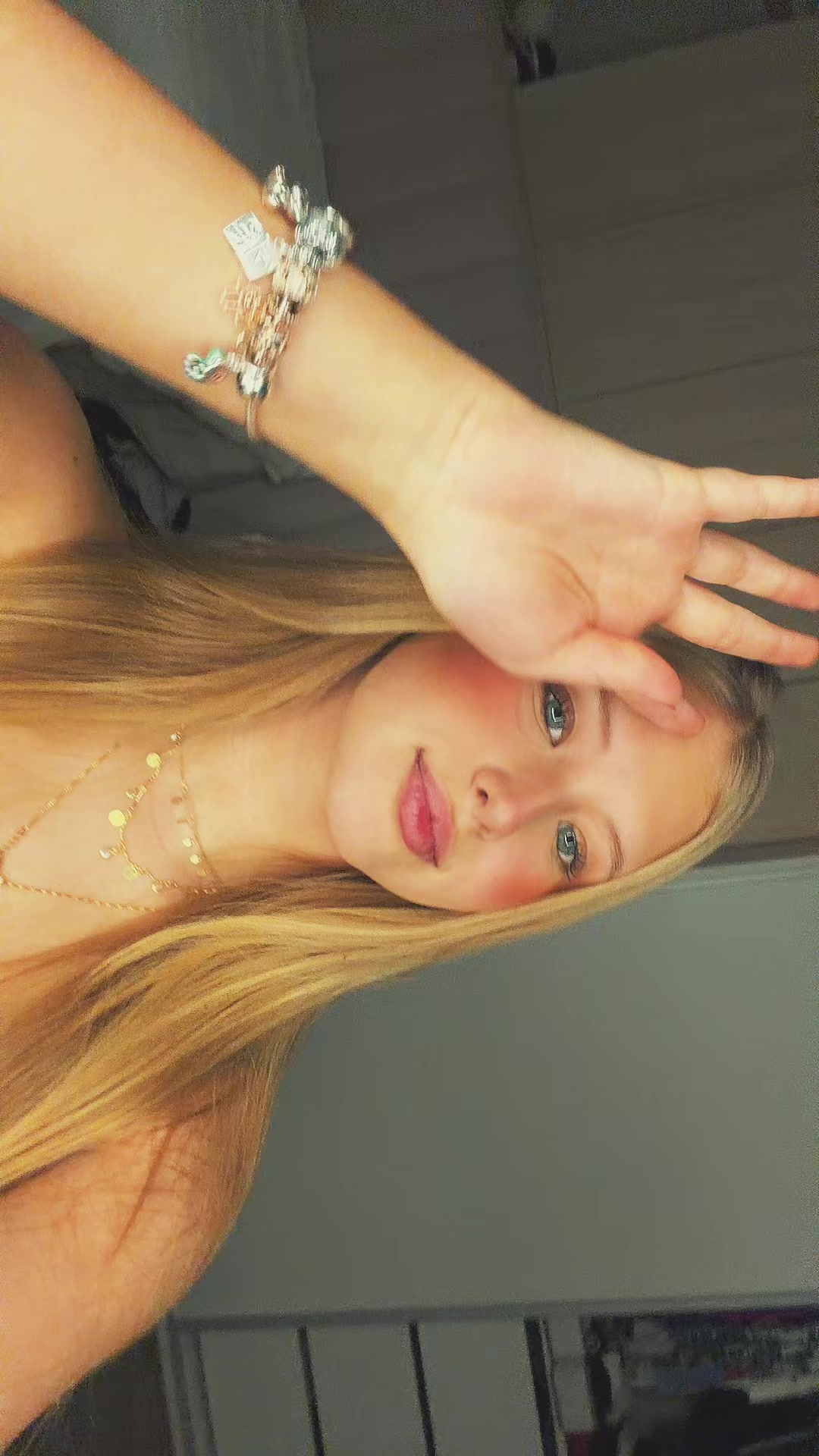 @😉