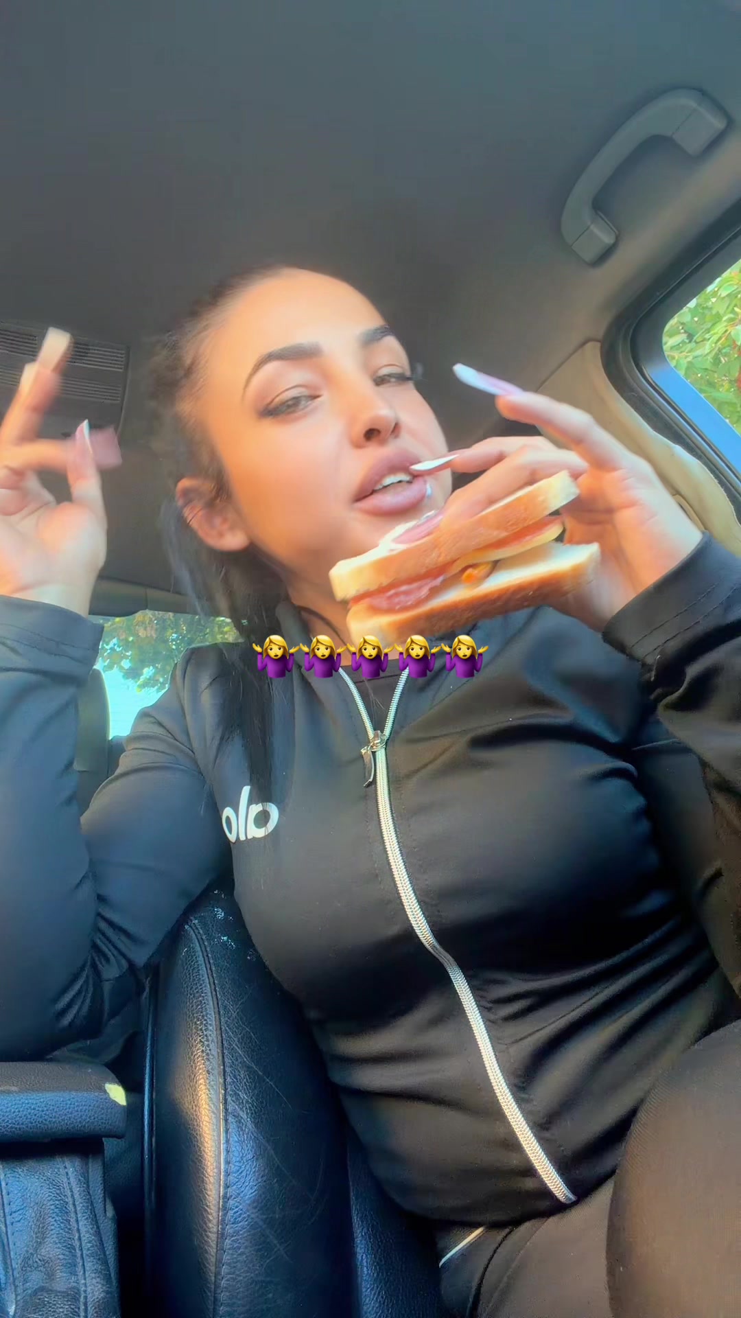 @AdrianaNica