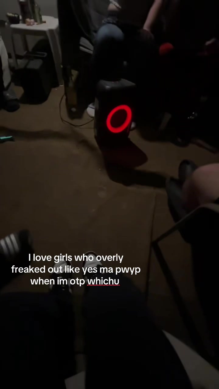 @👩❤️💋👩