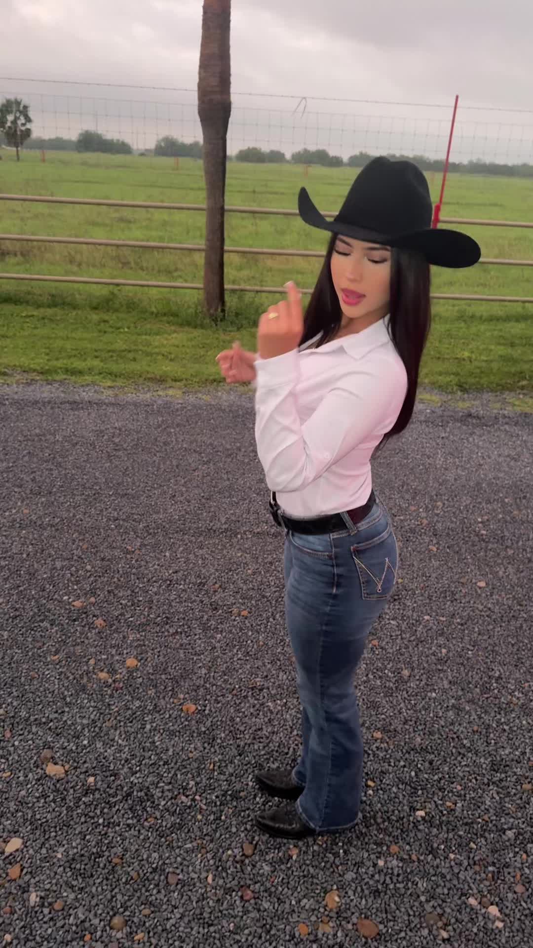 @Anahi