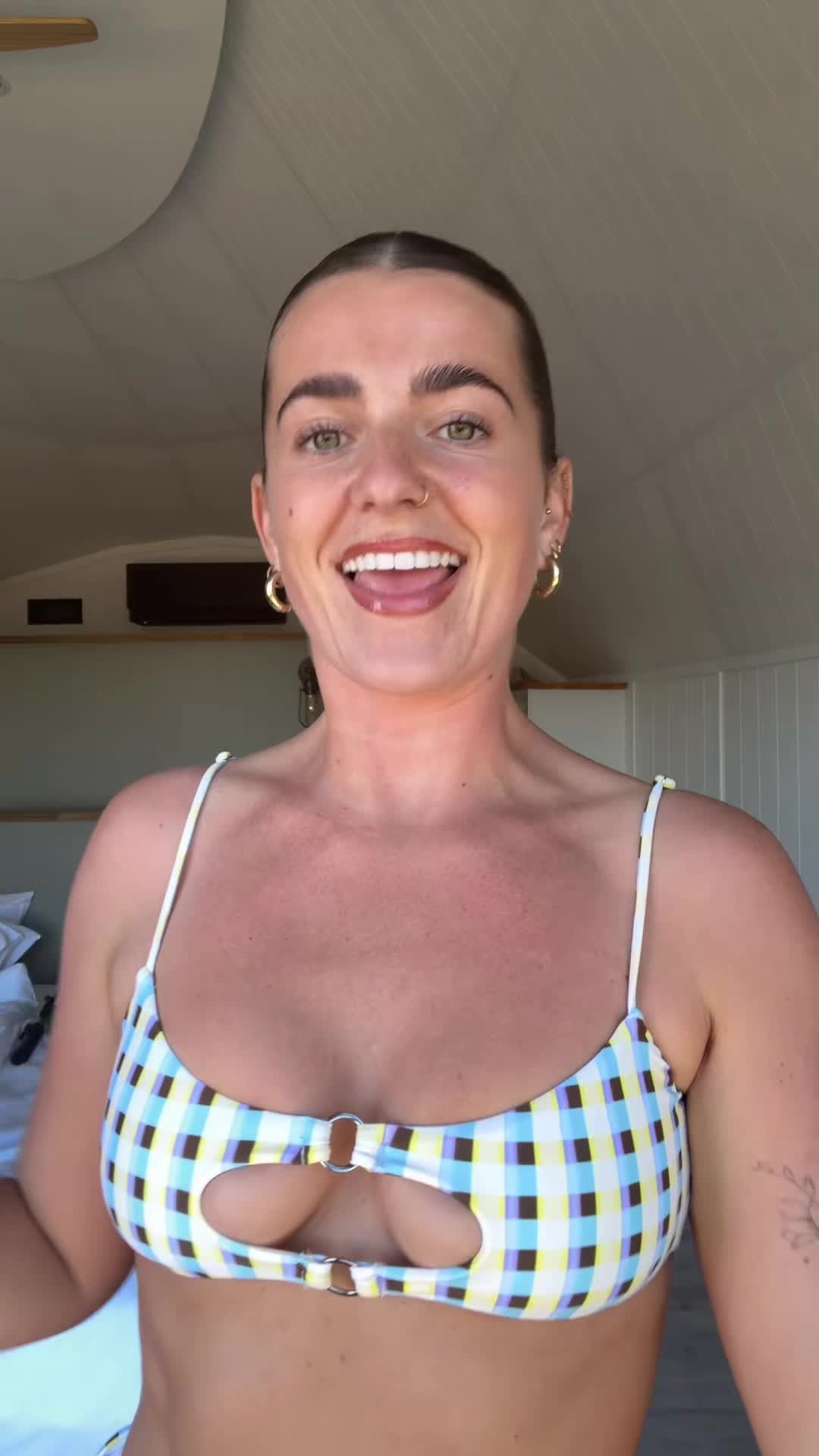 @elbuckles