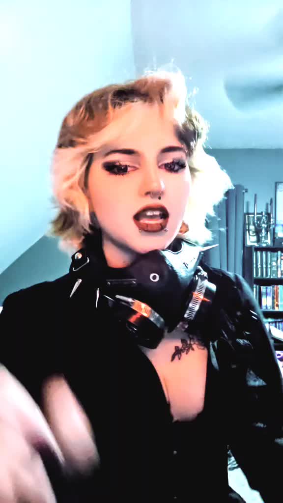 @Jinx ☠️🖤🩸