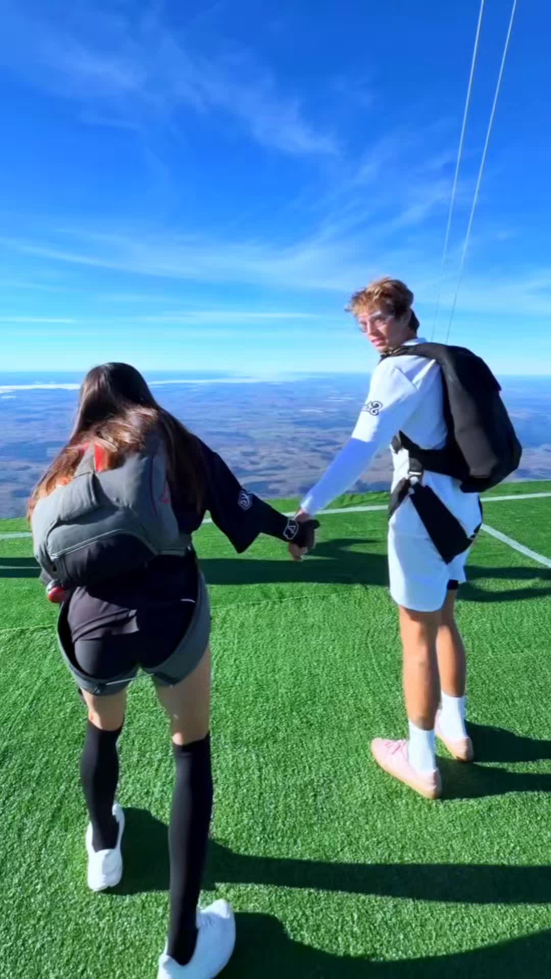 @SKY DIVING 🤿