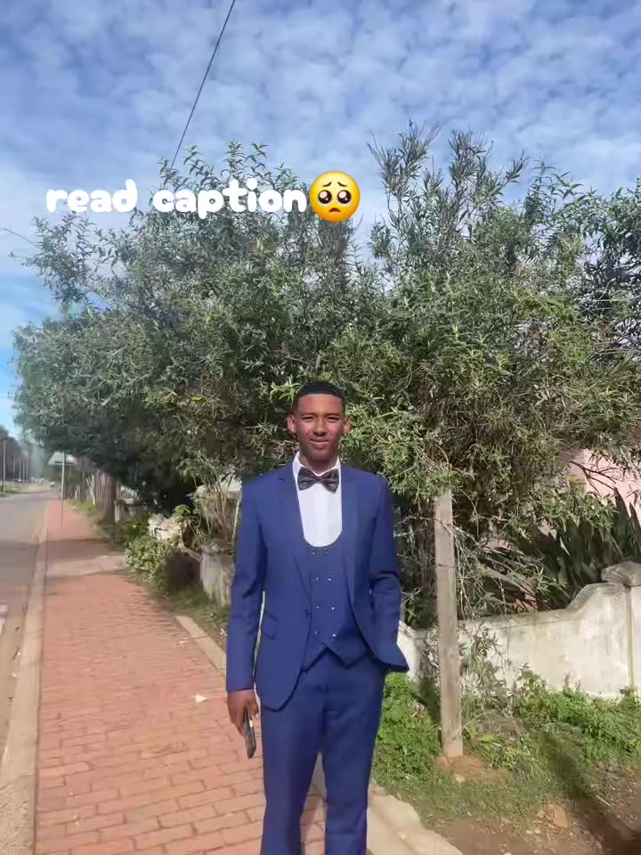 @🦍