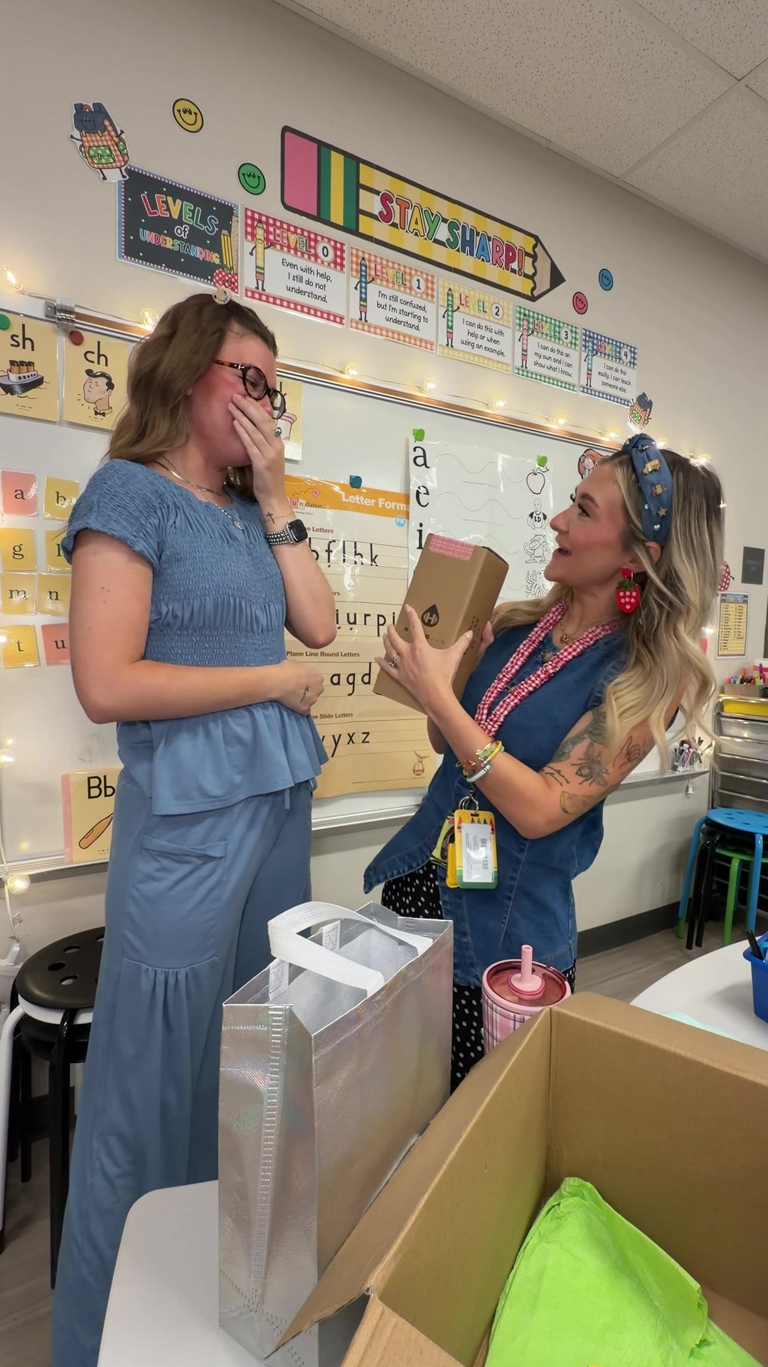@Hales | boy mom | Teacher