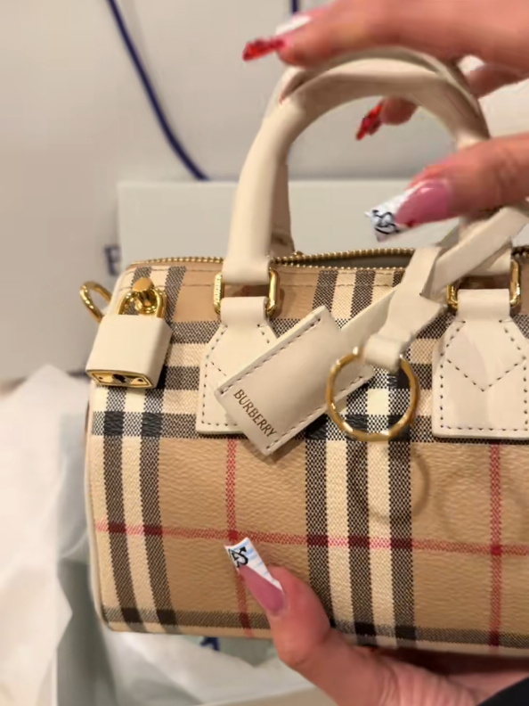 @ashley.unbox