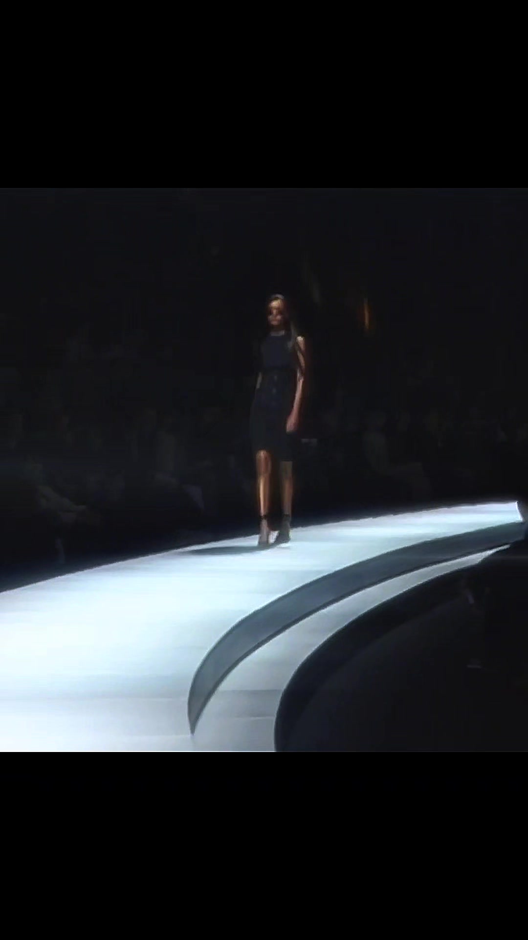 @fashion.runways