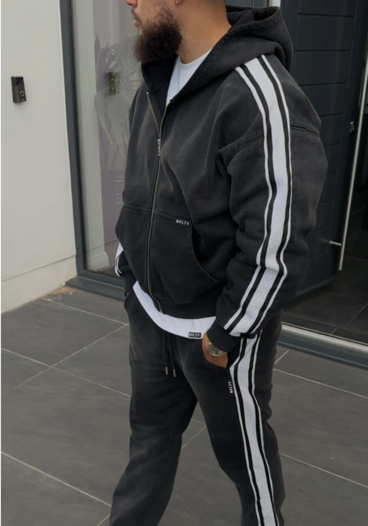 @nvltylondon