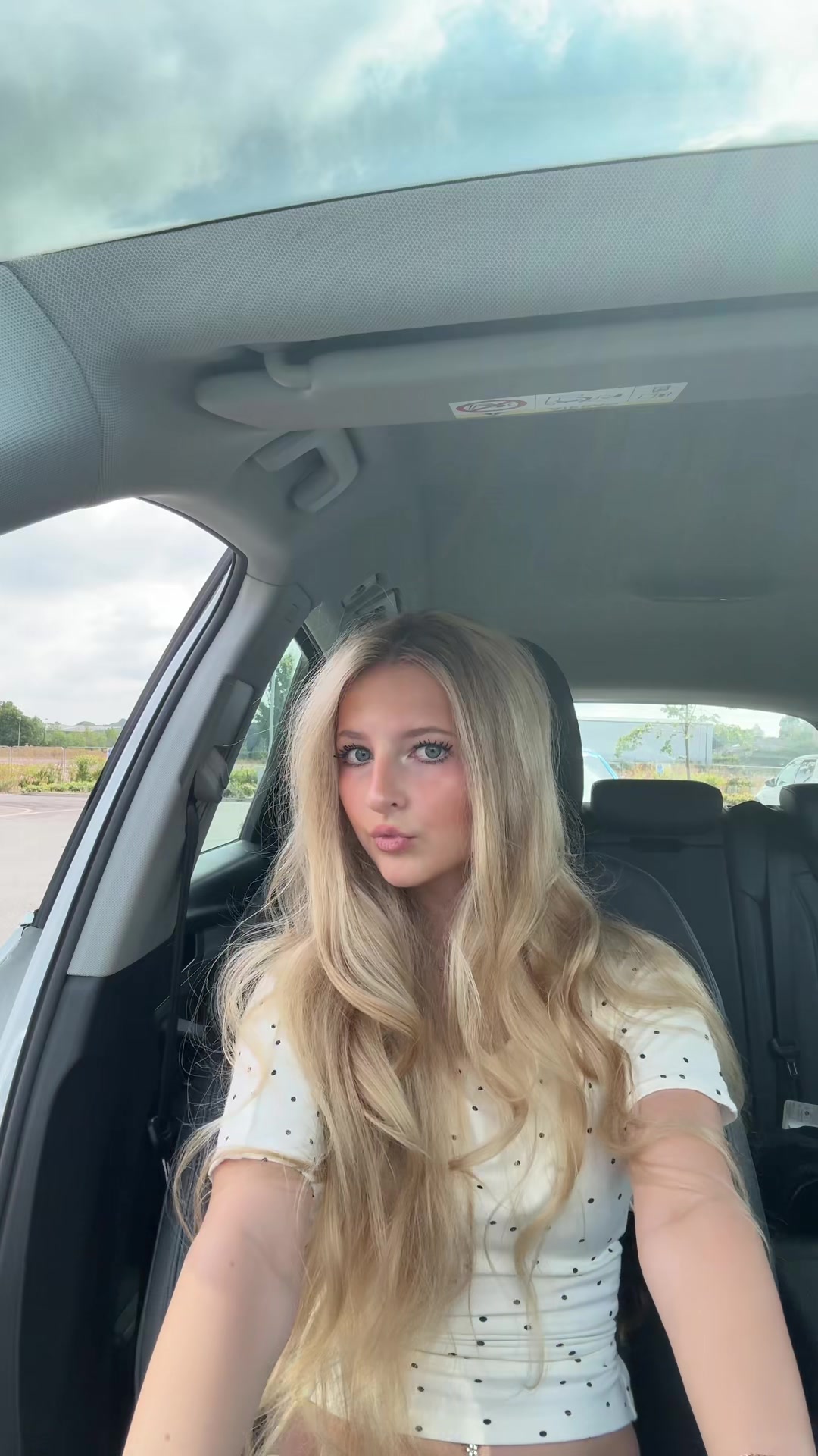 @𝐞𝐥𝐥𝐚 𝐣𝐚𝐝𝐞