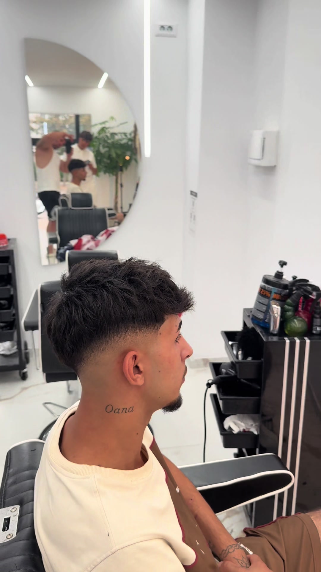 @FRAȚII BARBER