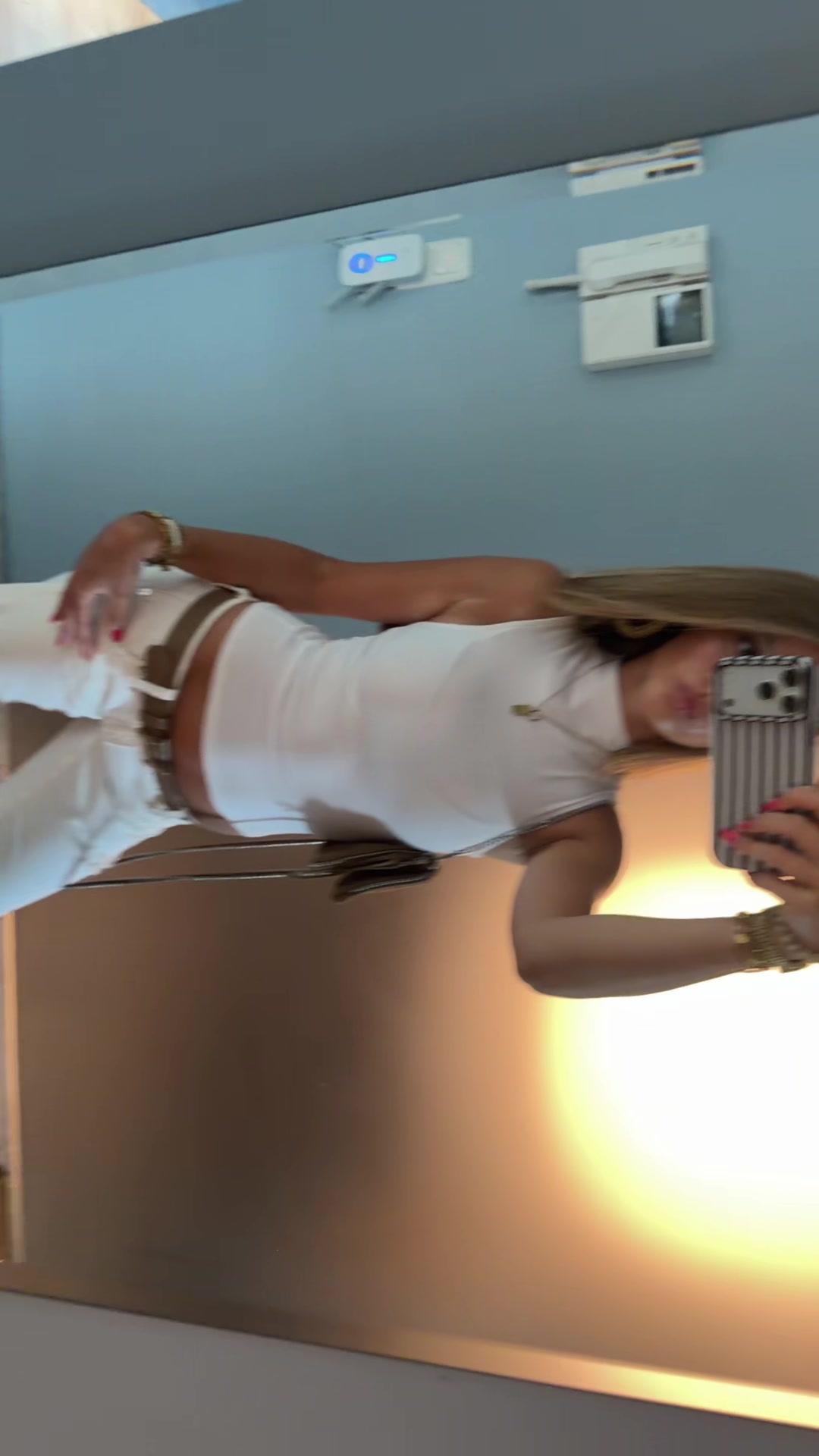 @𝑖𝑙𝑣𝑦