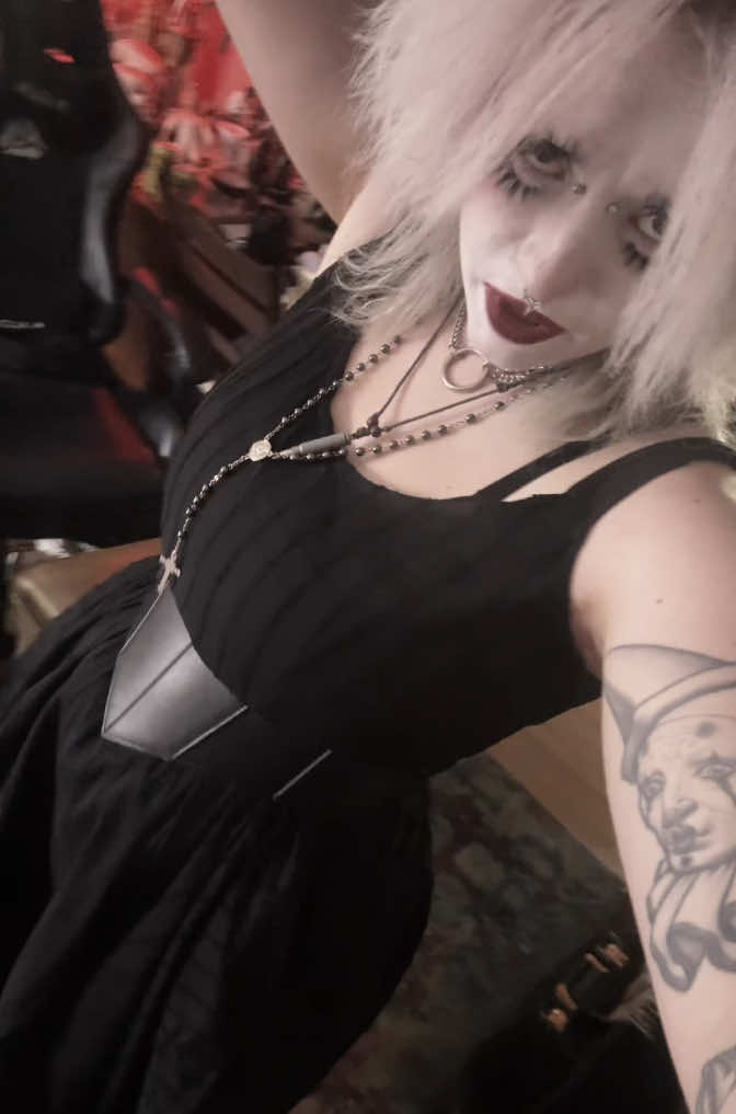 @dollygoth666