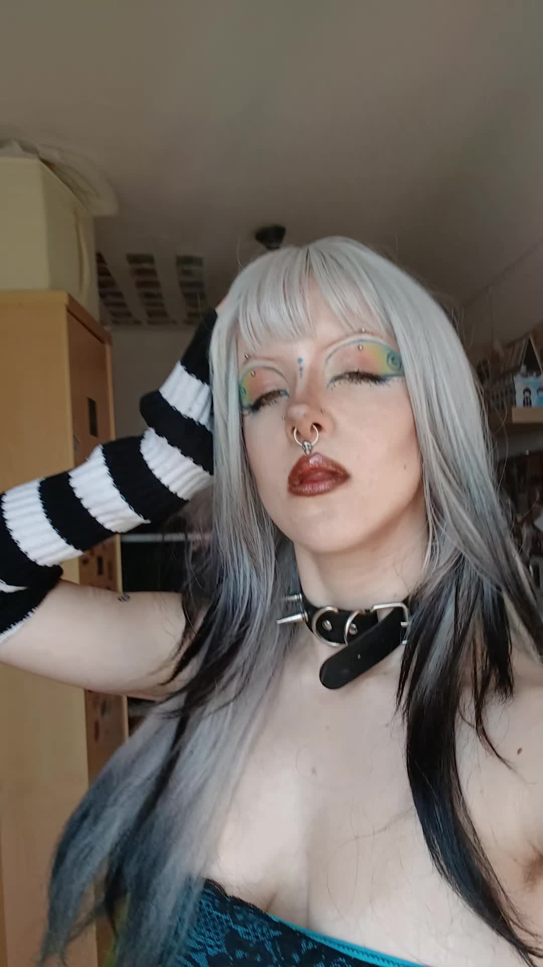 @ash :3