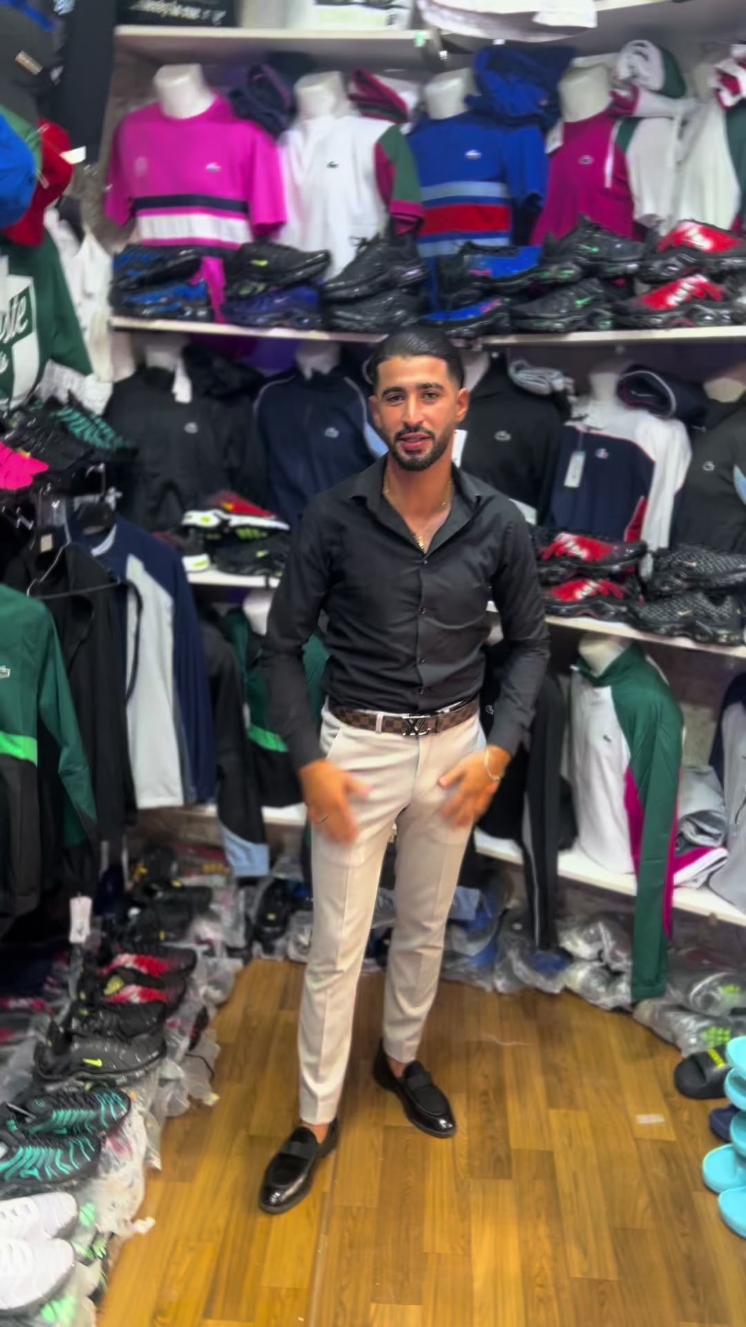 @Parisien💙❤️👕👖👟🕶👔🧢