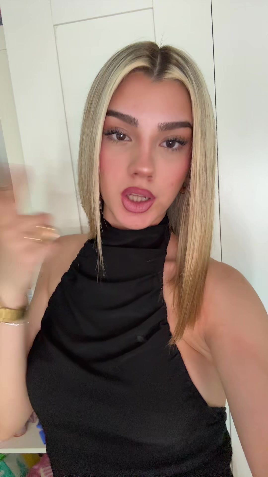 @evitα