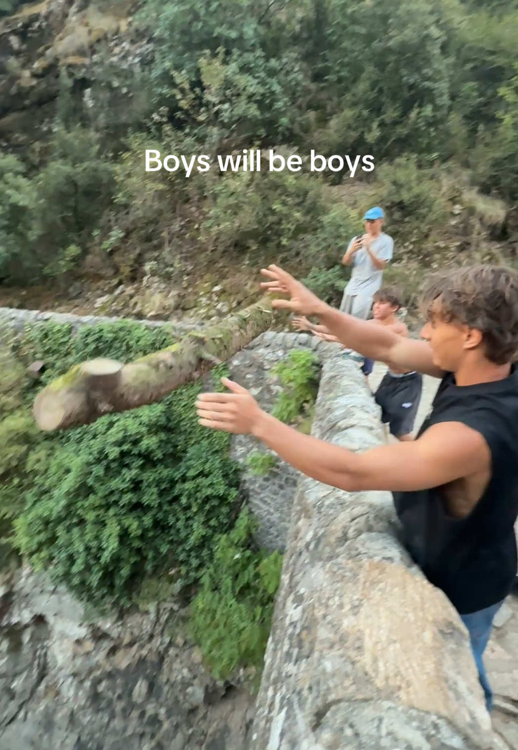 @RED SHORTS GUY
