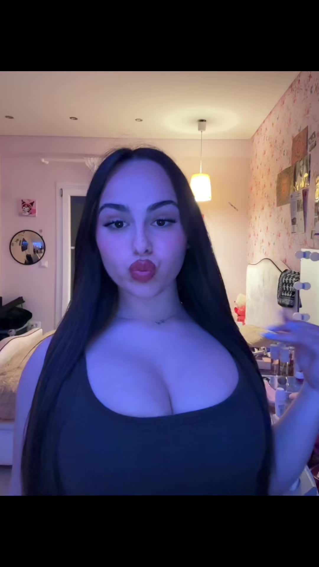 @𝒜𝒻𝓇𝑜𝒹𝒾𝓉𝒾