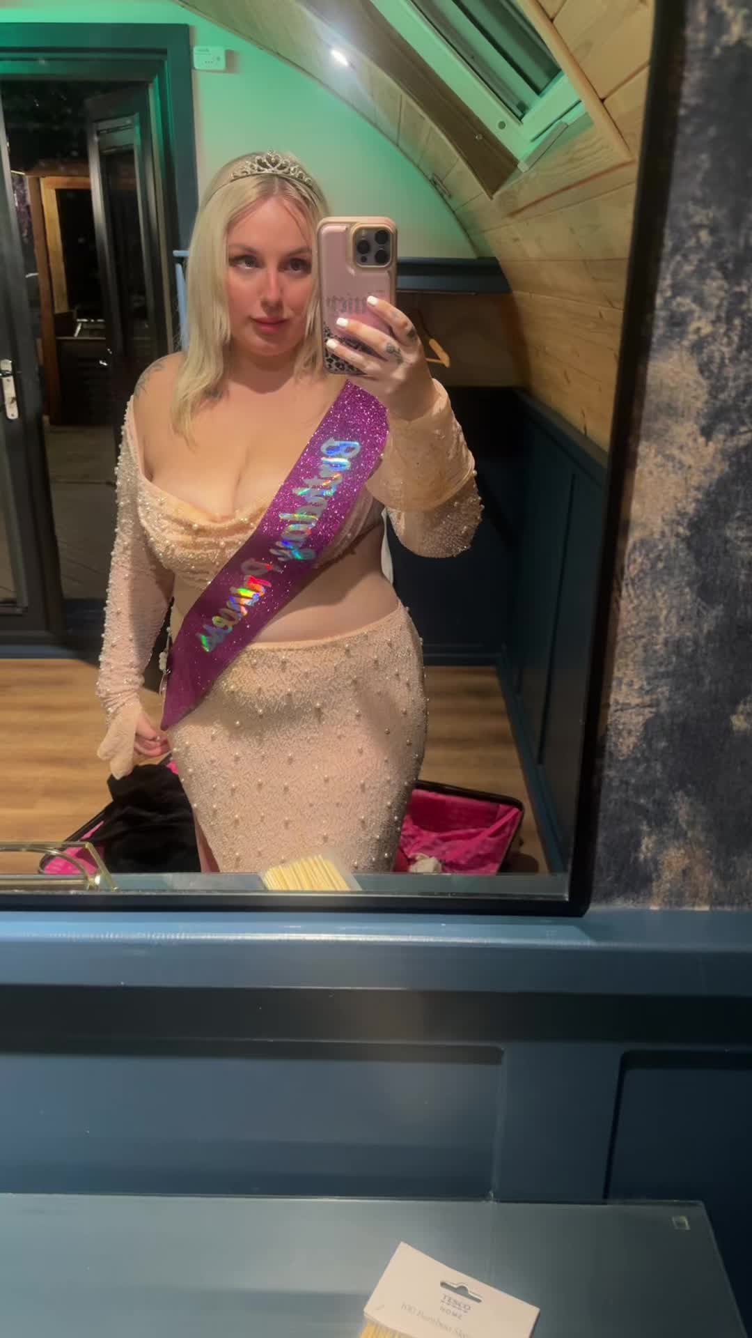 @blondiepeach 🍑👸