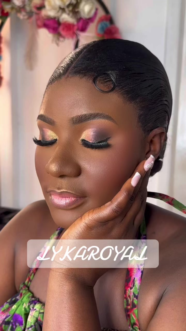 @Lyk_A_Royal