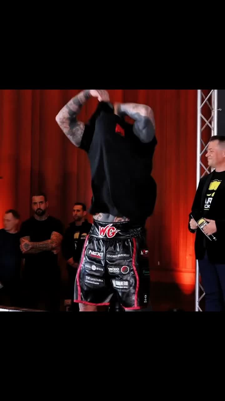 @🥊