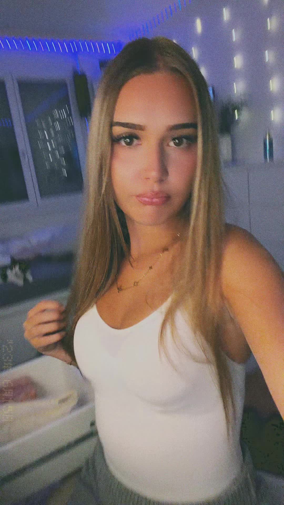 @𝐕𝐚𝐧𝐞𝐬𝐬𝐚
