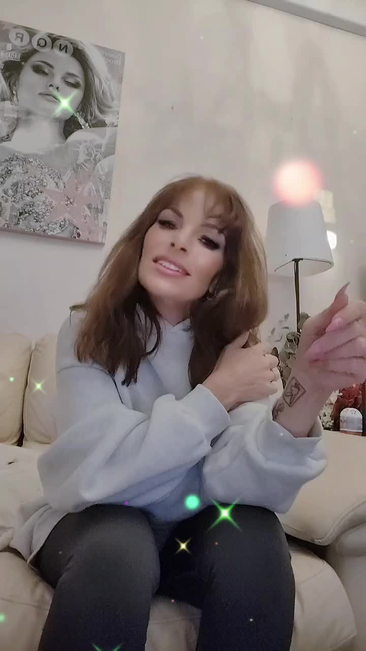 @thequeenofpink76