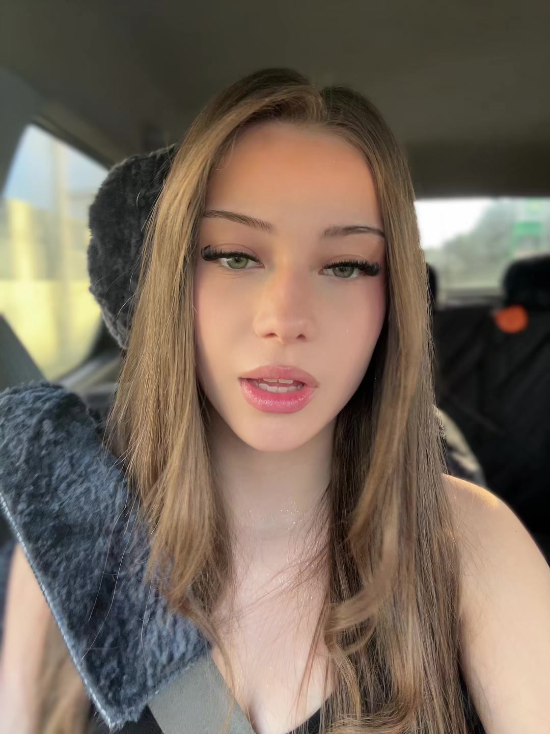@𝒜𝓊𝓃𝓉𝒾𝑒 𝒜𝓂𝒷𝑒𝓇🌻