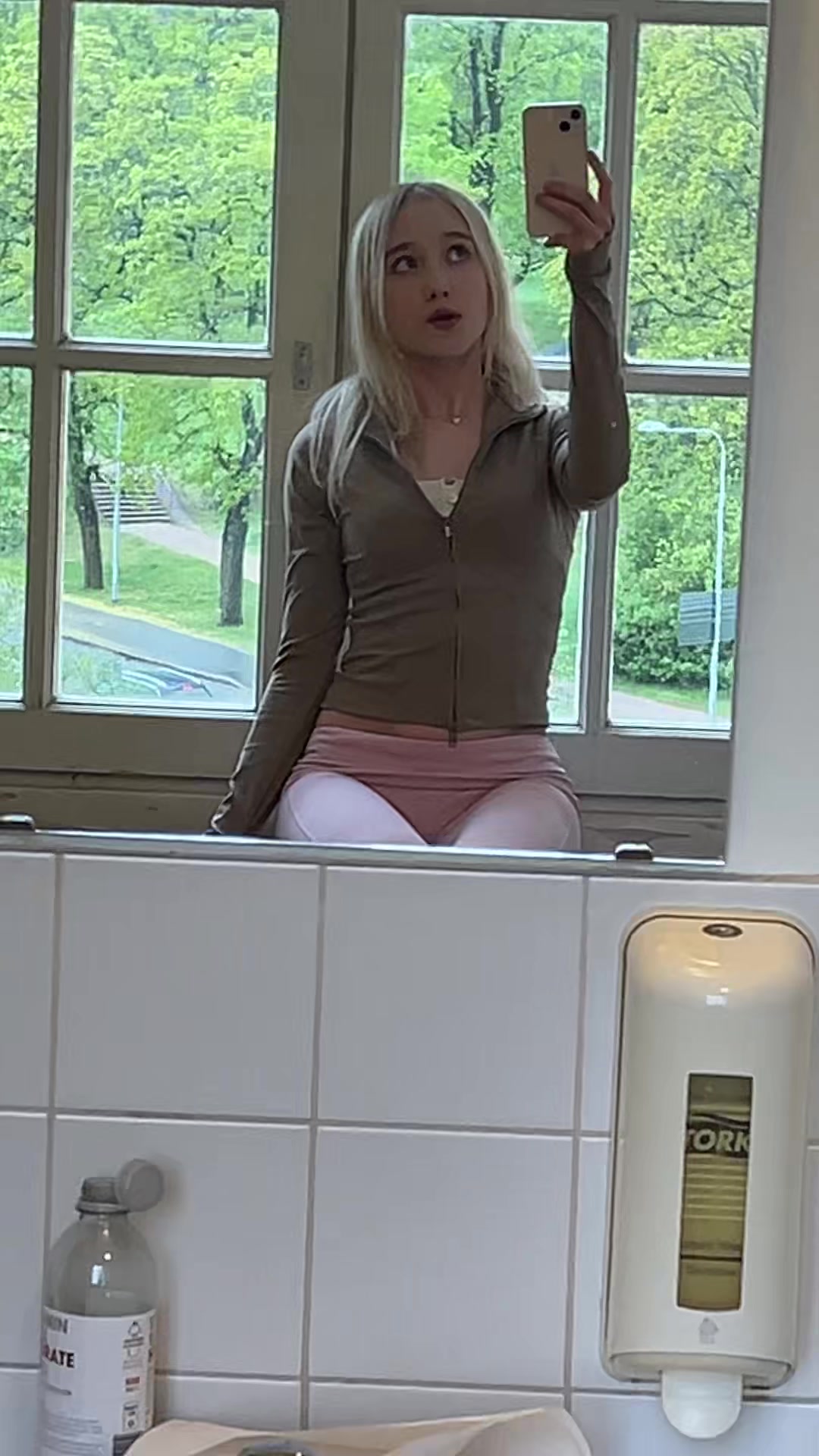 @thecutemirrorgirl
