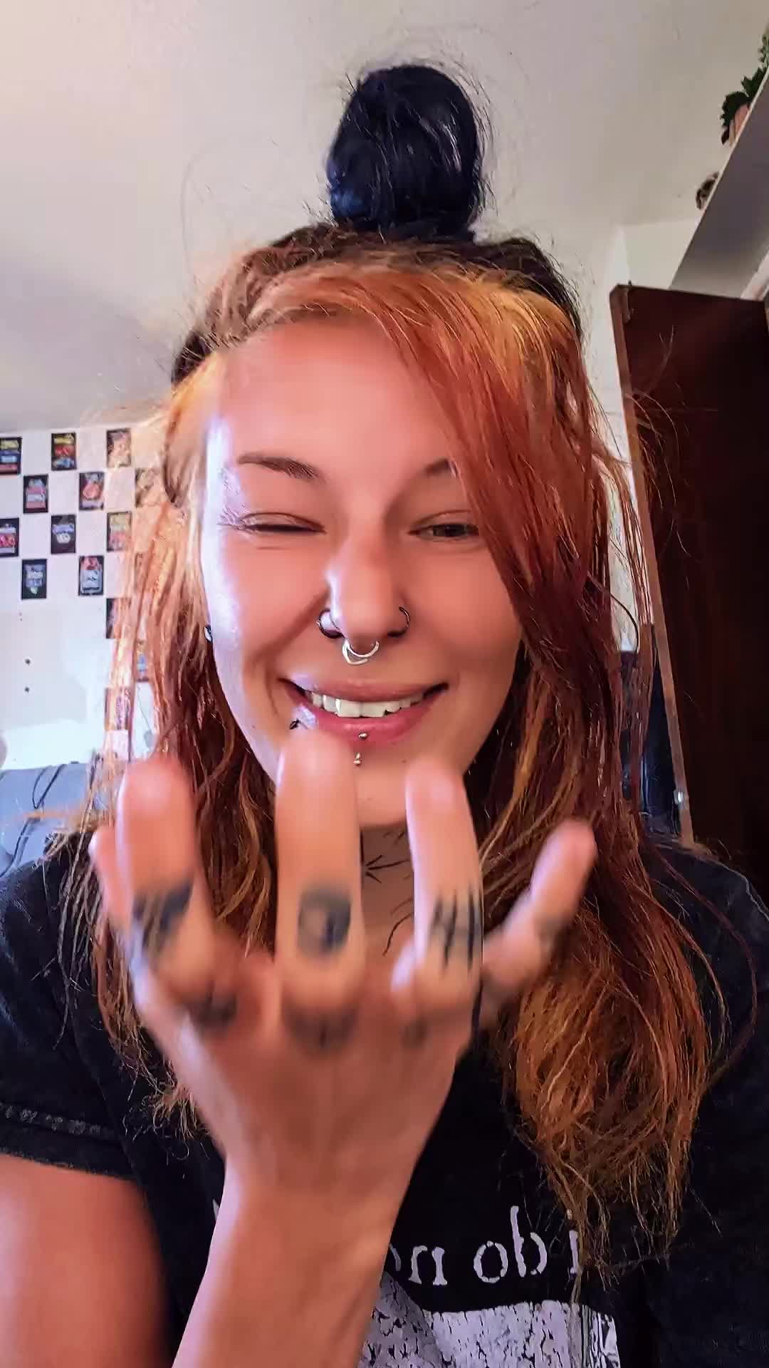 @Bee 🦇🖤