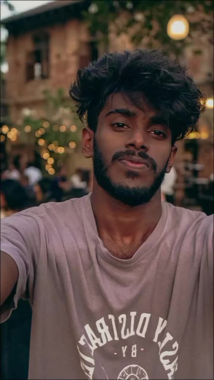@ディル_𝐃𝐢𝐋𝐔_දිලු.☬👦🍫