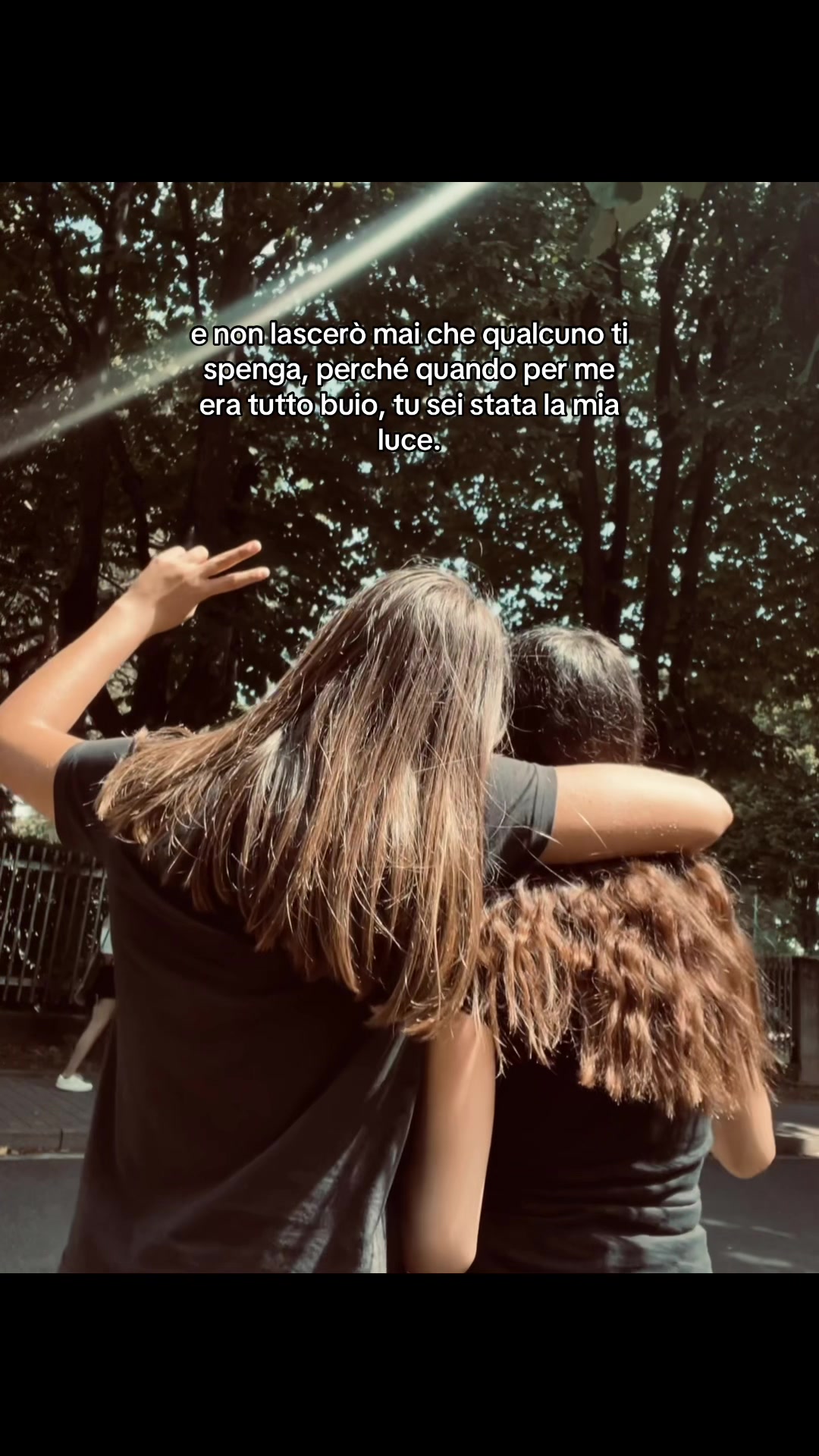 @👩🏼👩🏻