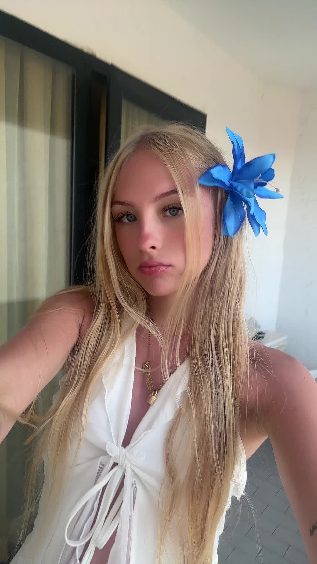 @Youraverageblonde