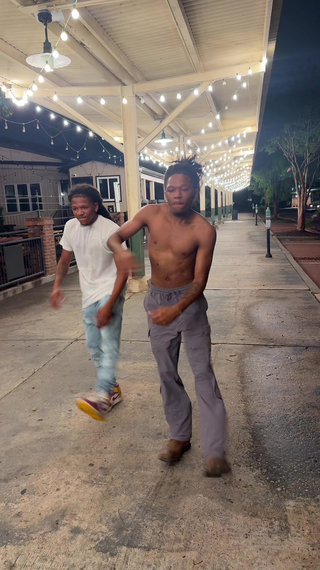 @Ghettotwins_