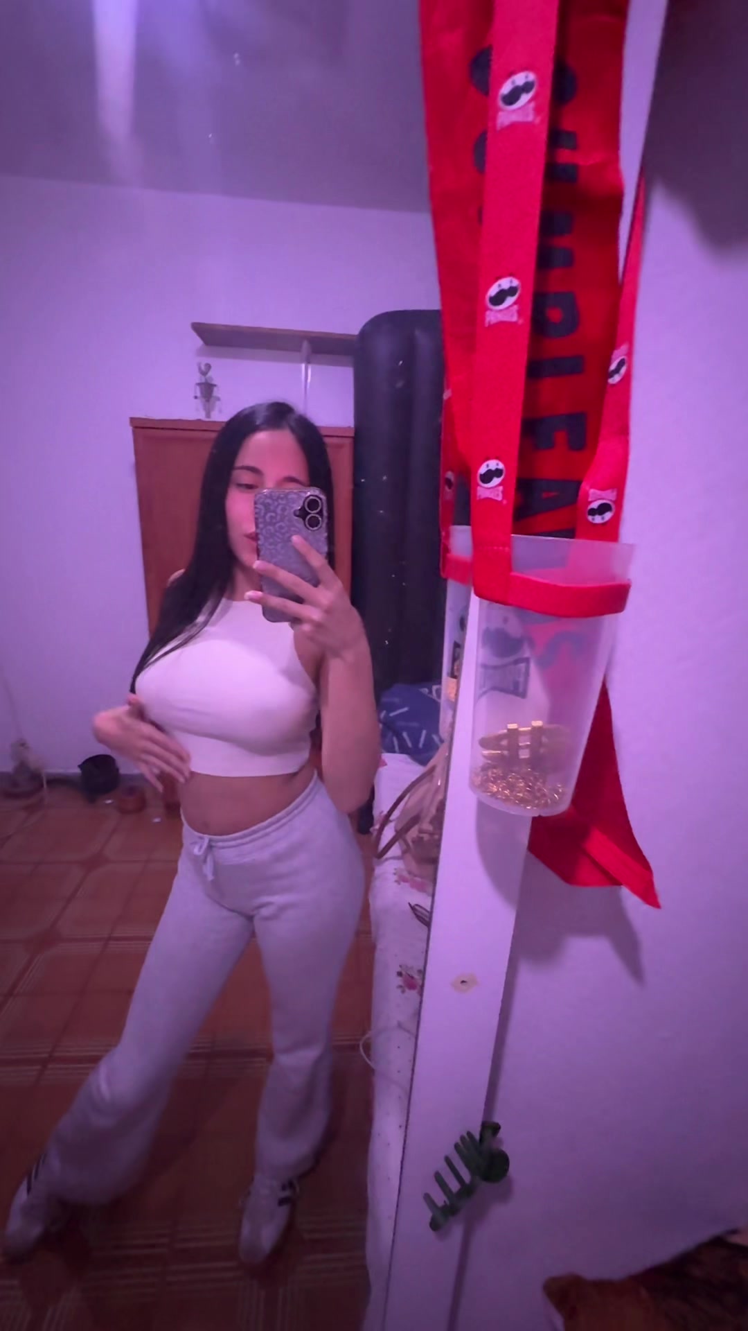 @laurita02275