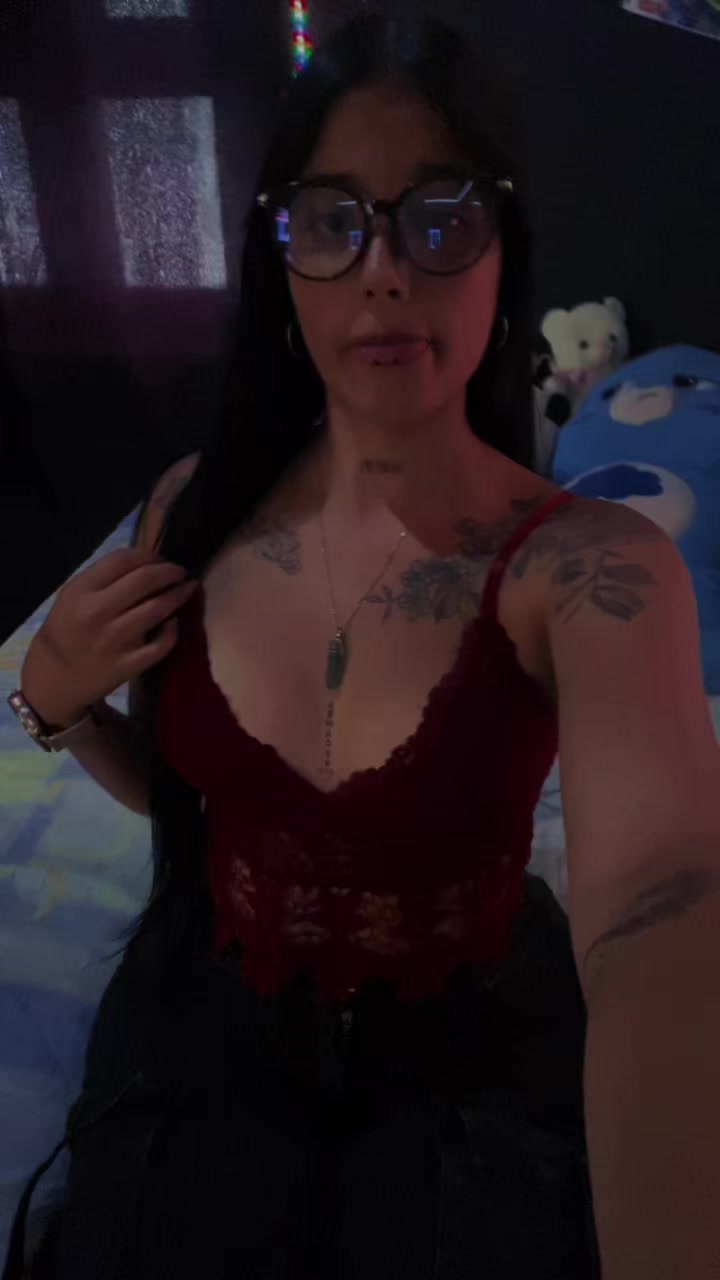 @nikiigomez